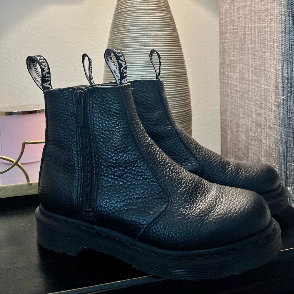 Dr. Martens Chelsea boot size 6